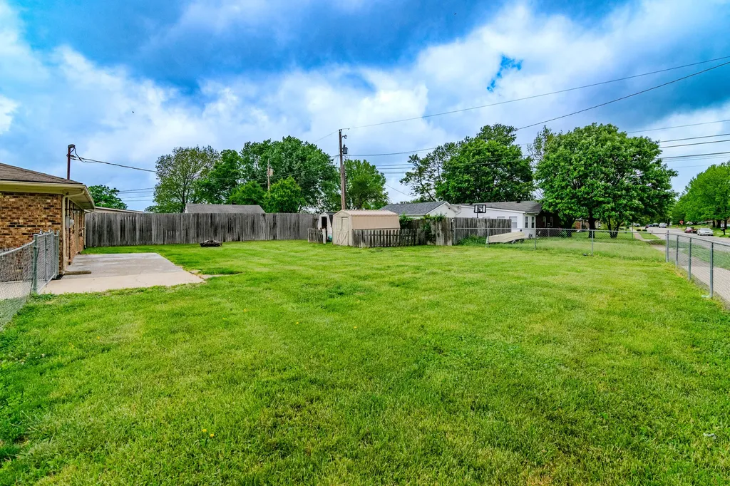 826 Mildred Street Versailles KY 40383