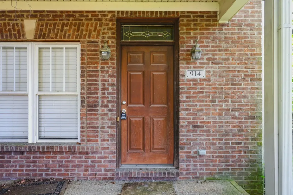 914 Literary Circle Lexington KY 40513