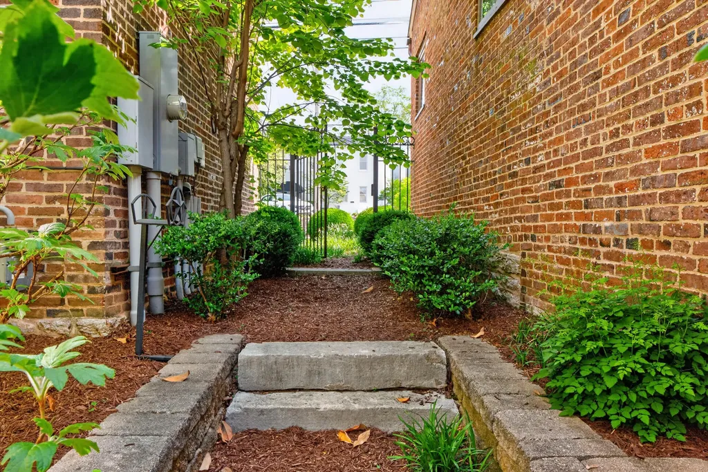 120 E Third Street Lexington KY 40508