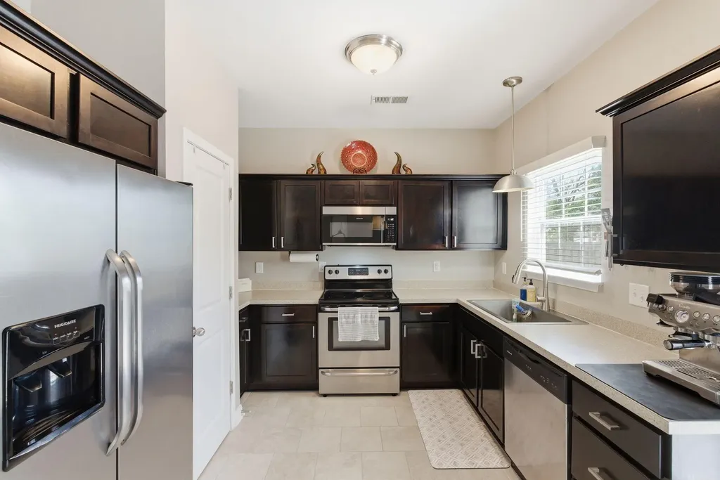 408 Cunningham Lane Lexington KY 40508