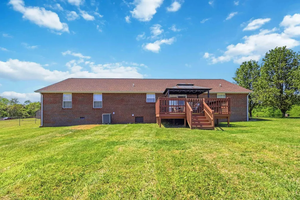 135 Country Acres Drive Somerset KY 42503