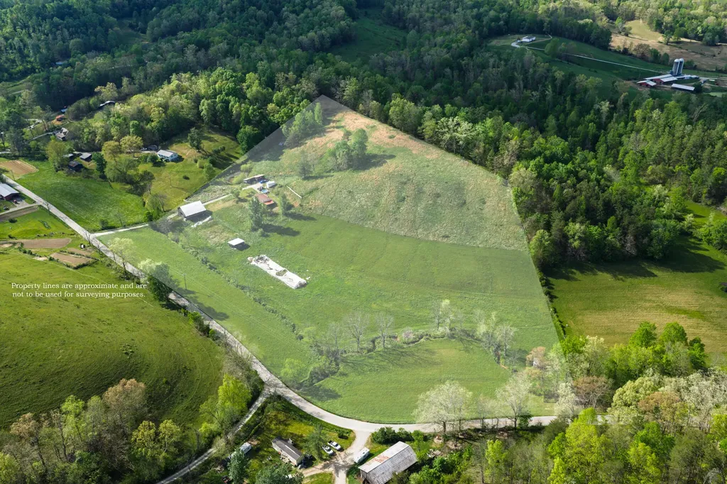 8228 Highway 705 West Liberty KY 41472