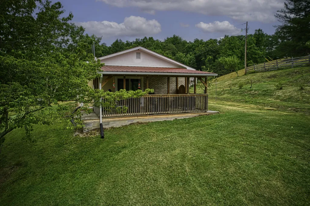 8228 Highway 705 West Liberty KY 41472