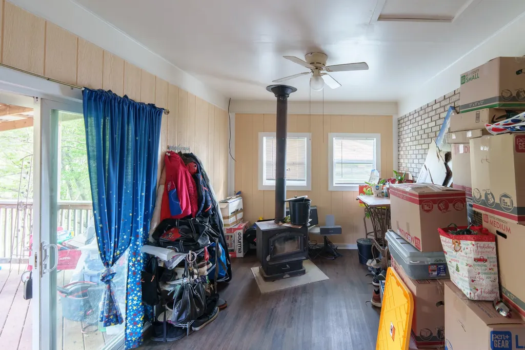 8228 Highway 705 West Liberty KY 41472