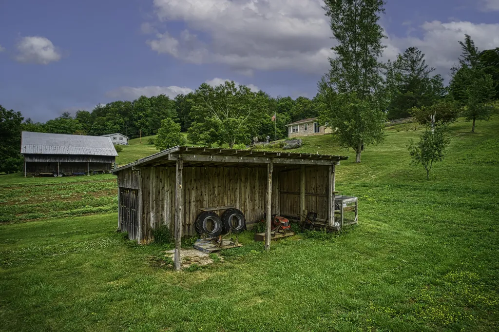 8228 Highway 705 West Liberty KY 41472