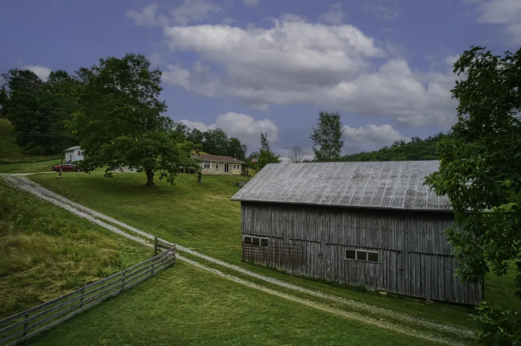 8228 Highway 705 West Liberty KY 41472