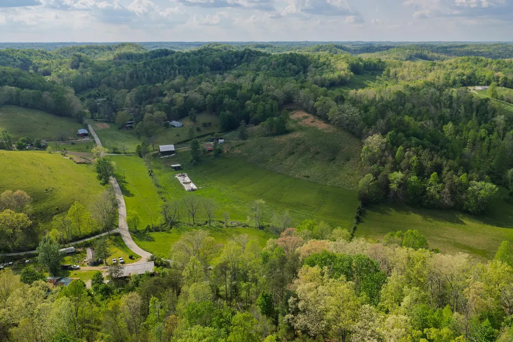 8228 Highway 705 West Liberty KY 41472