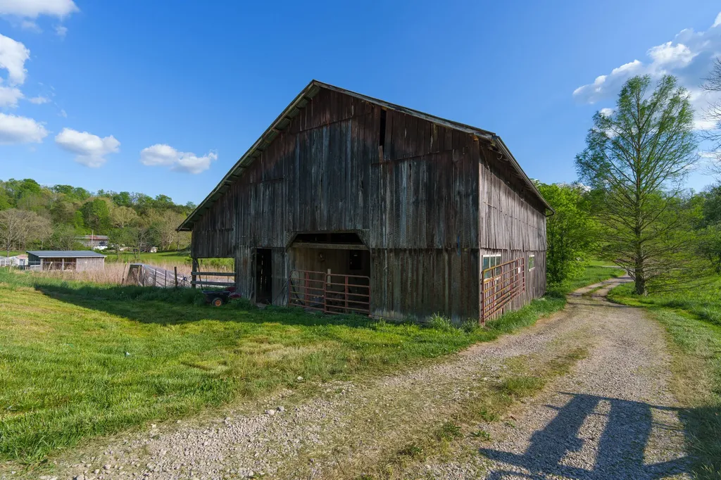 8228 Highway 705 West Liberty KY 41472