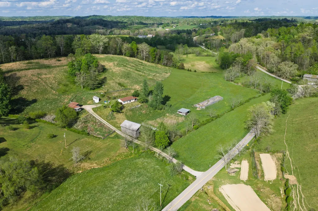 8228 Highway 705 West Liberty KY 41472