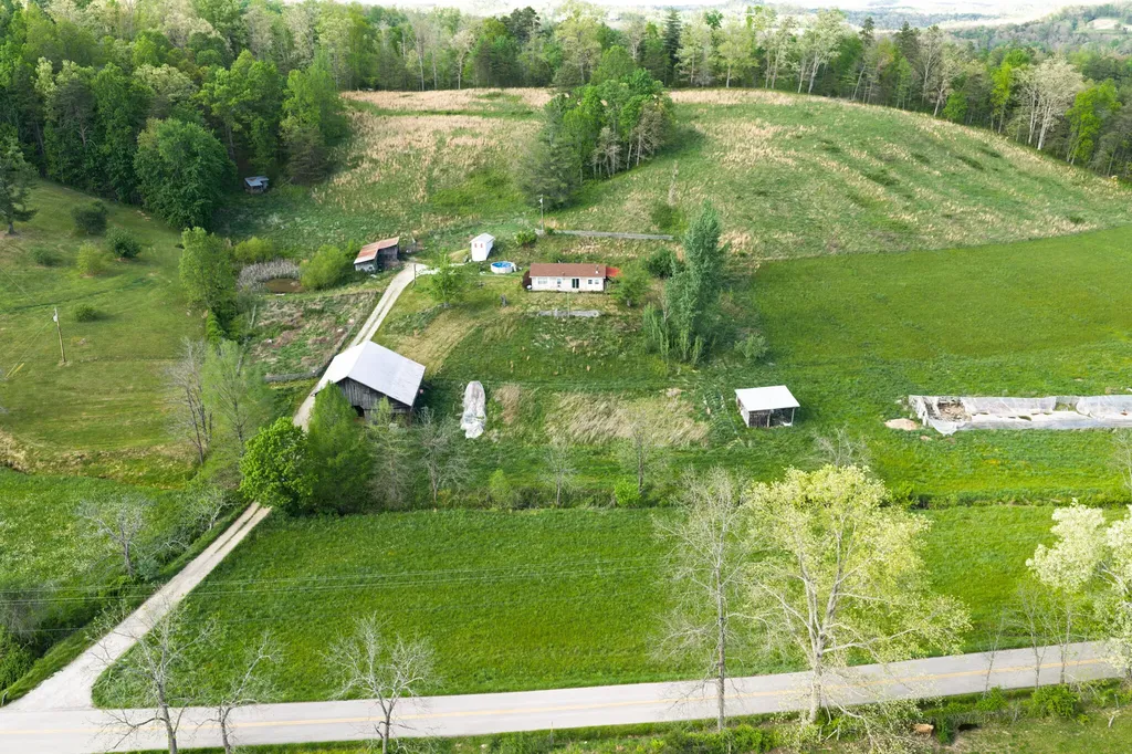 8228 Highway 705 West Liberty KY 41472