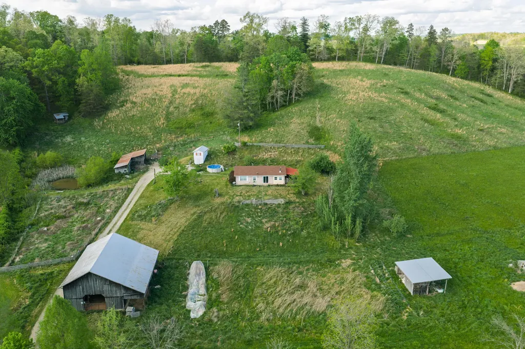 8228 Highway 705 West Liberty KY 41472