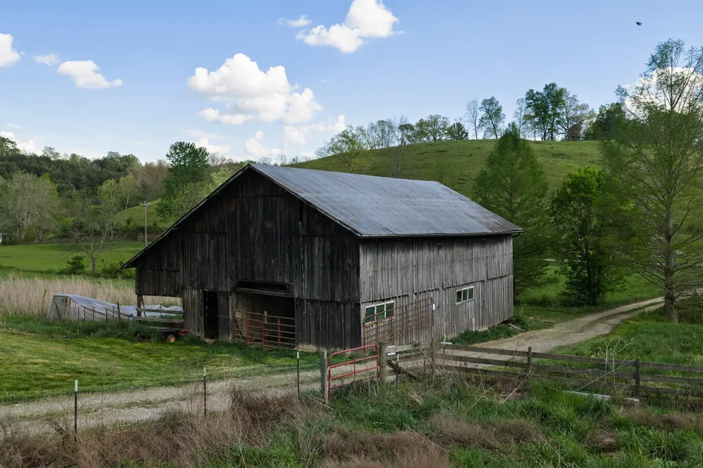 8228 Highway 705 West Liberty KY 41472