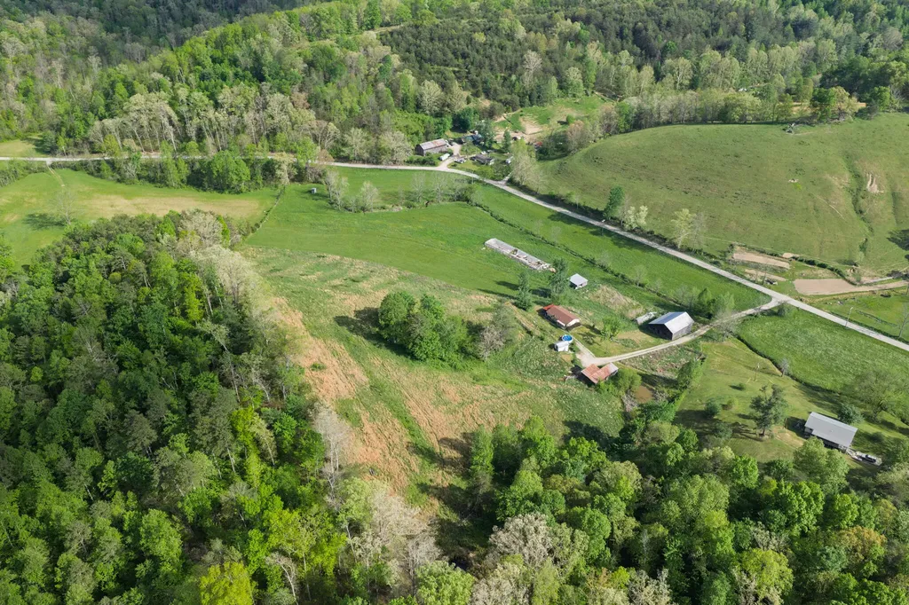 8228 Highway 705 West Liberty KY 41472