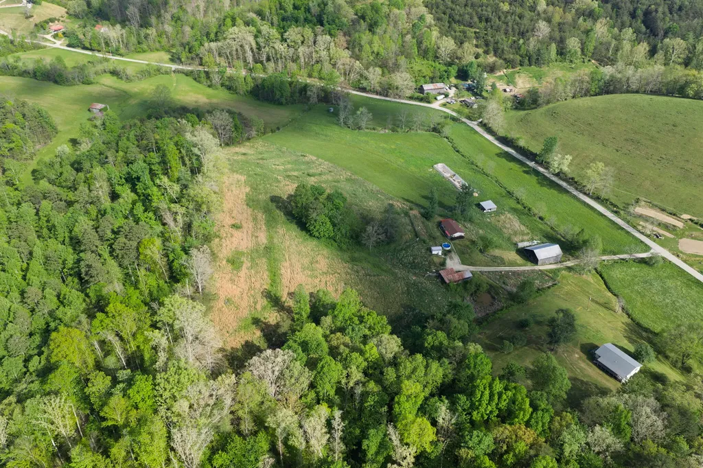 8228 Highway 705 West Liberty KY 41472