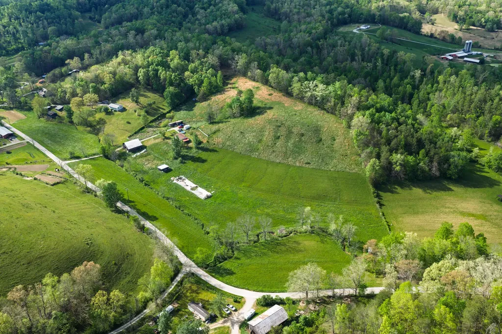 8228 Highway 705 West Liberty KY 41472