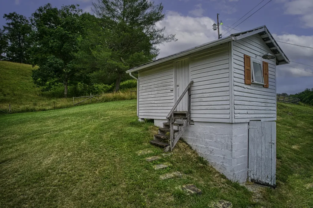 8228 Highway 705 West Liberty KY 41472