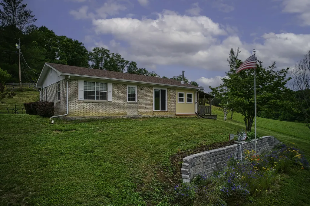 8228 Highway 705 West Liberty KY 41472