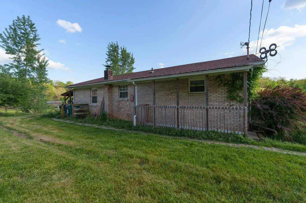 8228 Highway 705 West Liberty KY 41472