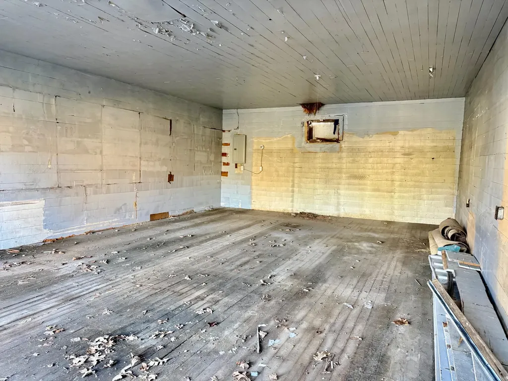2867 Highway 3445 Tyner KY 40486