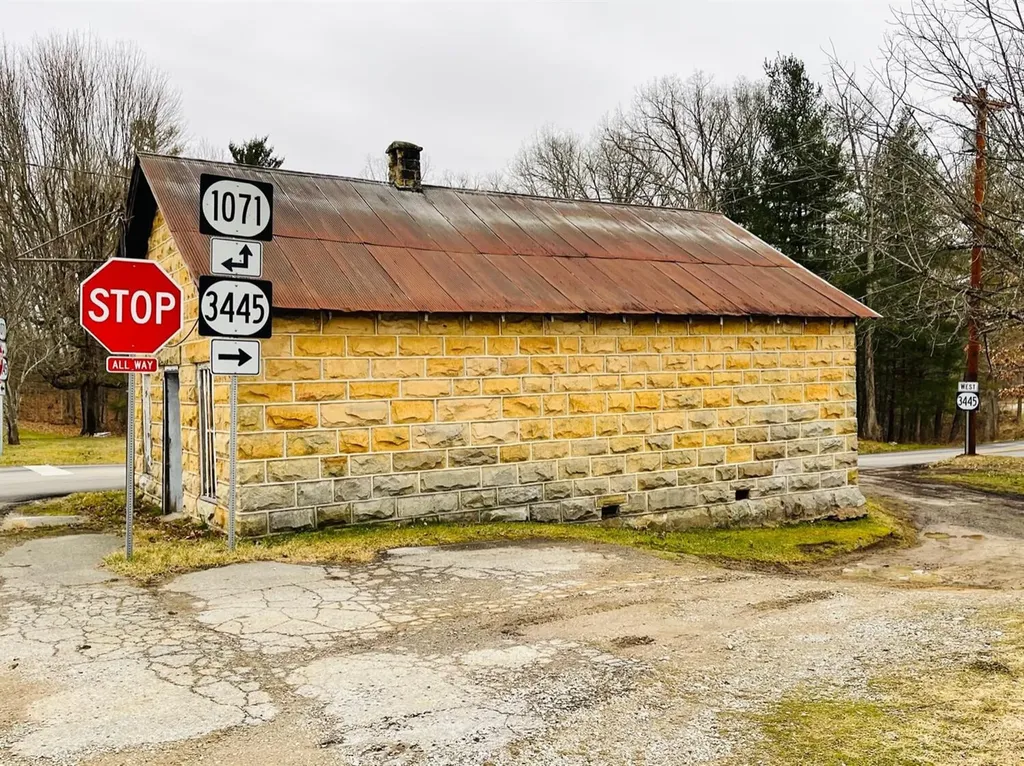 2867 Highway 3445 Tyner KY 40486