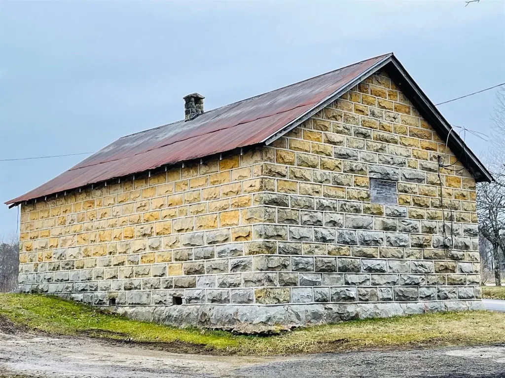2867 Highway 3445 Tyner KY 40486