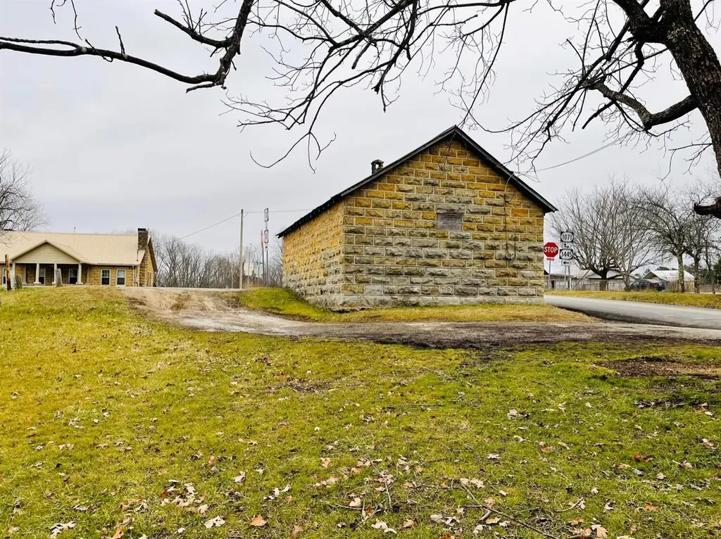 2867 Highway 3445 Tyner KY 40486
