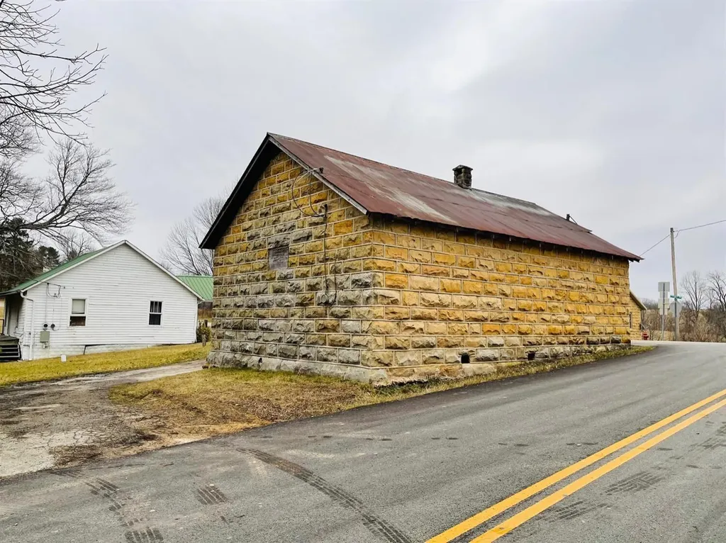 2867 Highway 3445 Tyner KY 40486