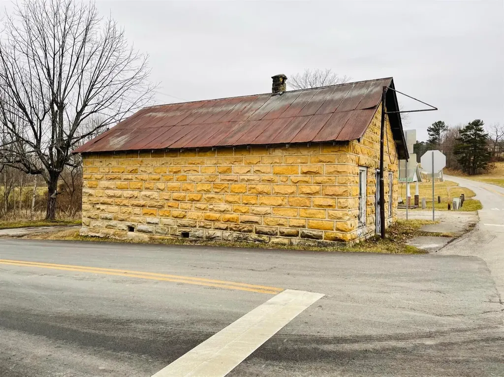 2867 Highway 3445 Tyner KY 40486