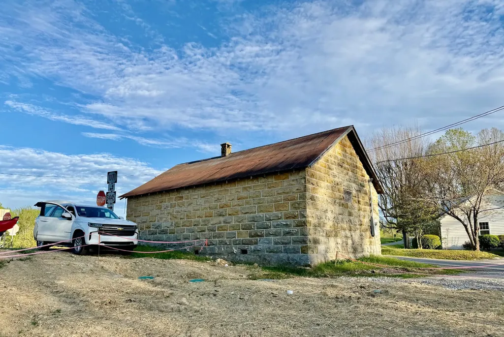 2867 Highway 3445 Tyner KY 40486