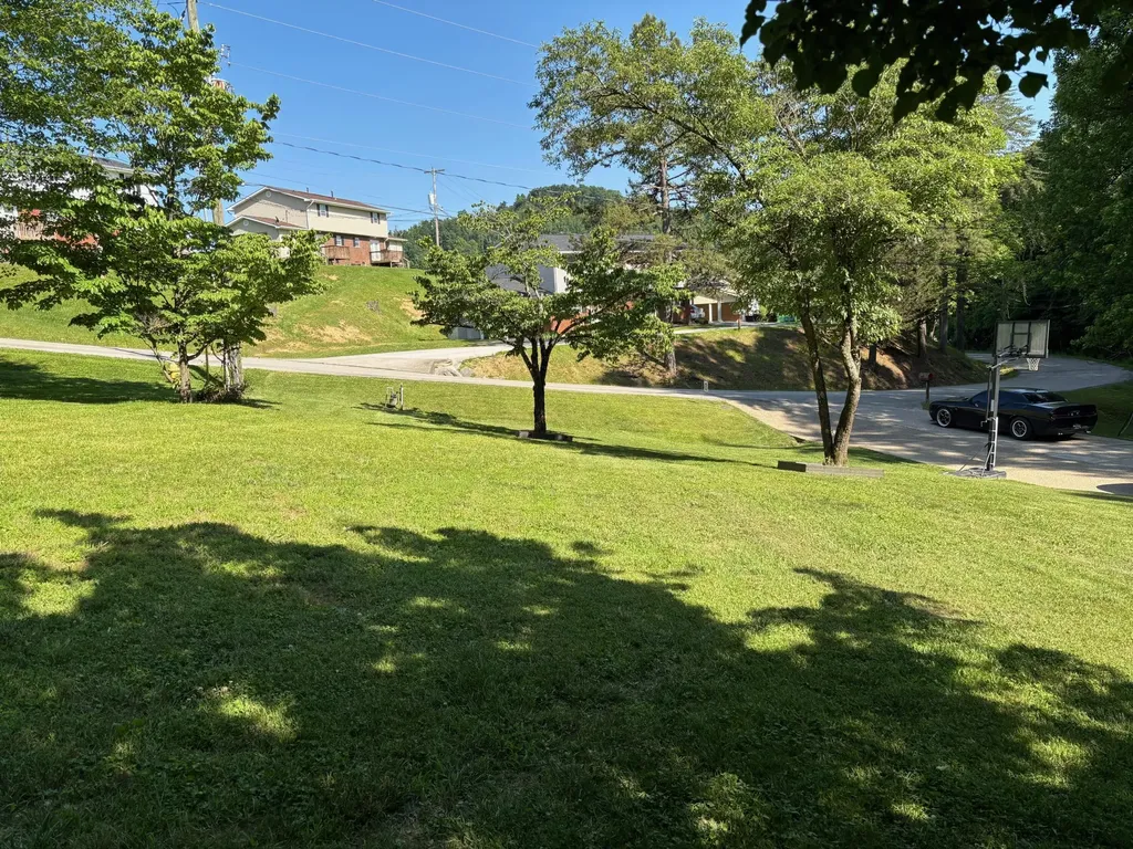 1512 Maple Lane Corbin KY 40701