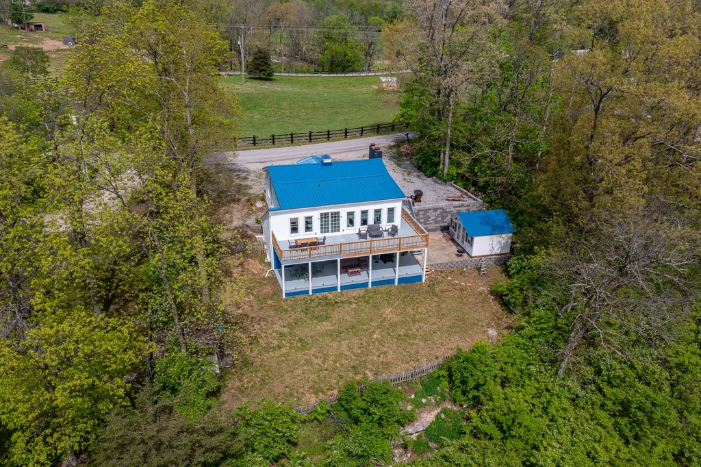 178 Lakeview Point Road Harrodsburg KY 40330