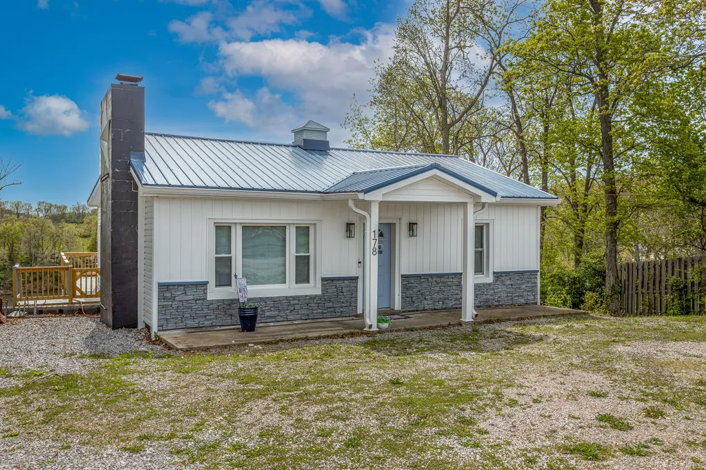 178 Lakeview Point Road Harrodsburg KY 40330