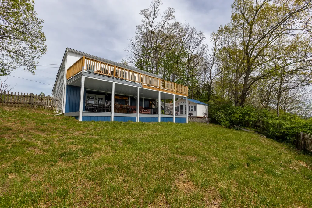 178 Lakeview Point Road Harrodsburg KY 40330