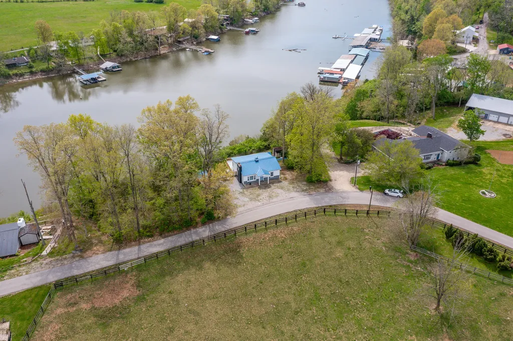 178 Lakeview Point Road Harrodsburg KY 40330