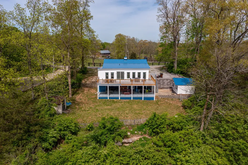178 Lakeview Point Road Harrodsburg KY 40330