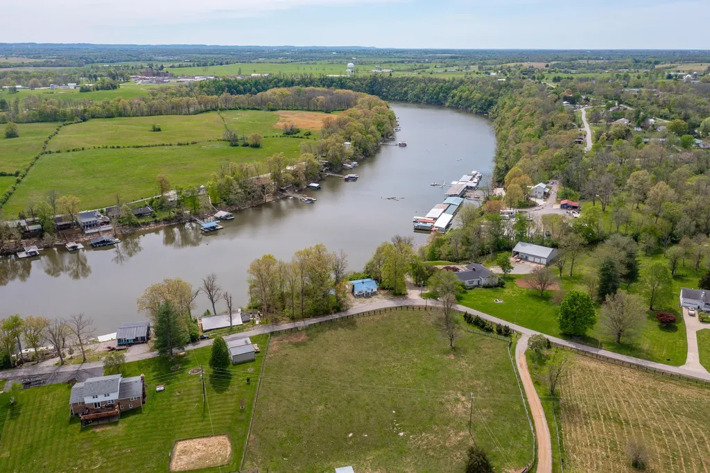 178 Lakeview Point Road Harrodsburg KY 40330