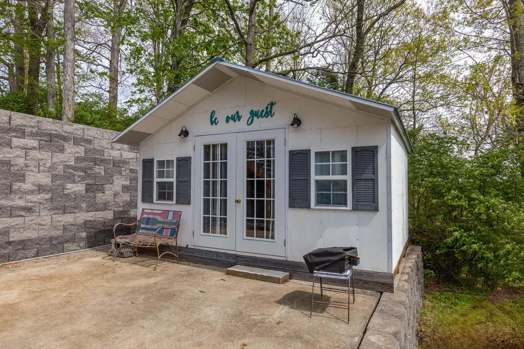 178 Lakeview Point Road Harrodsburg KY 40330