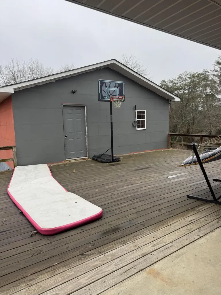 5676 State Highway 1651 Pine Knot KY 42635