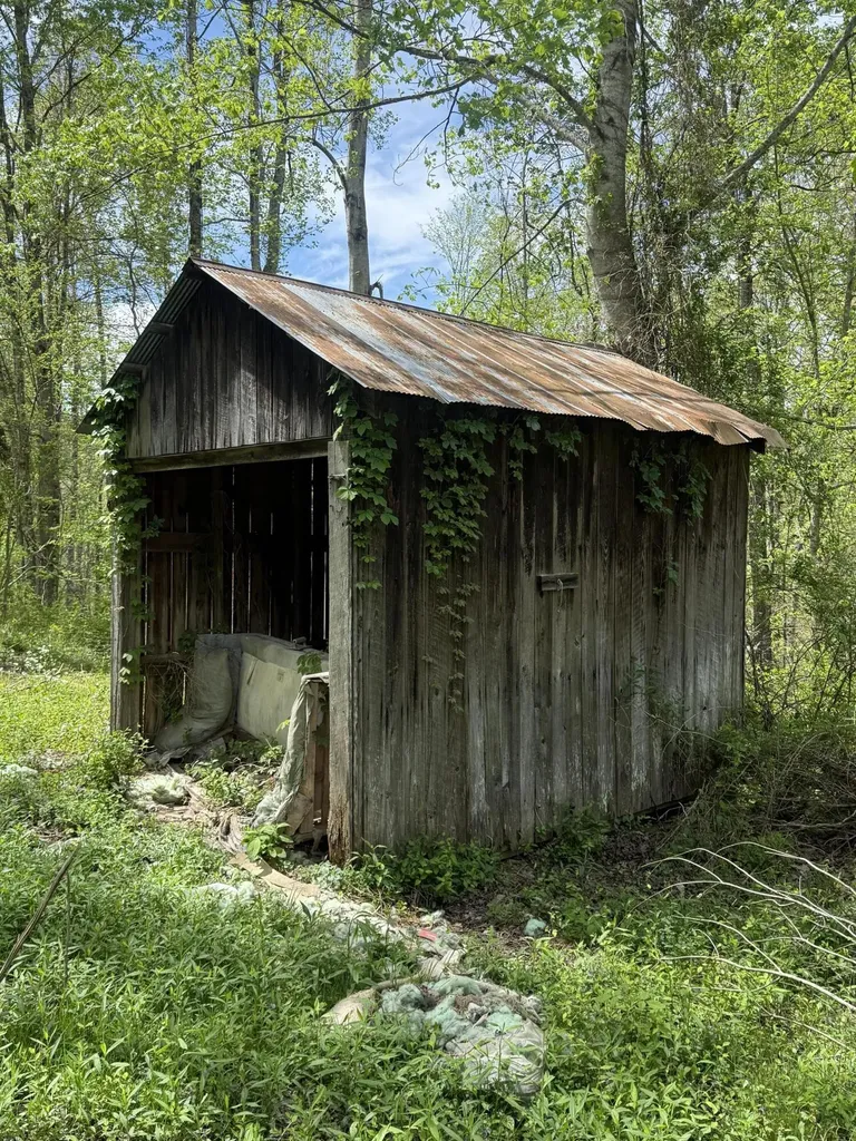 1325 State Highway 1036 Campton KY 41301