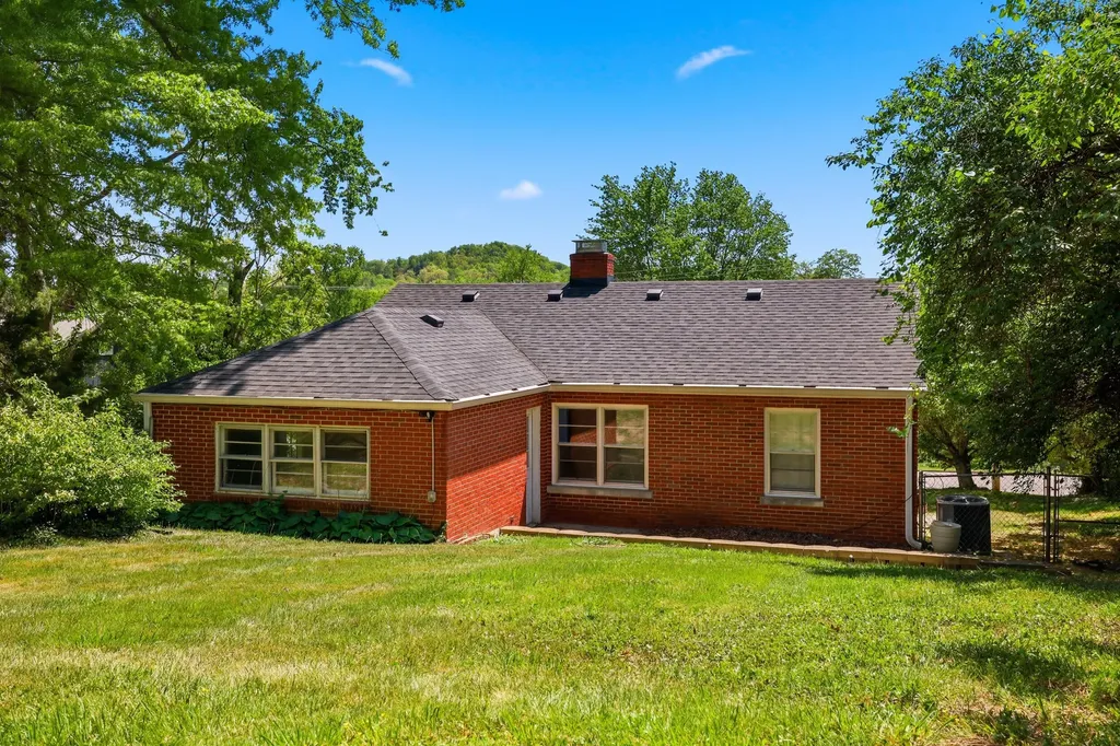 108 Holly Street Berea KY 40403