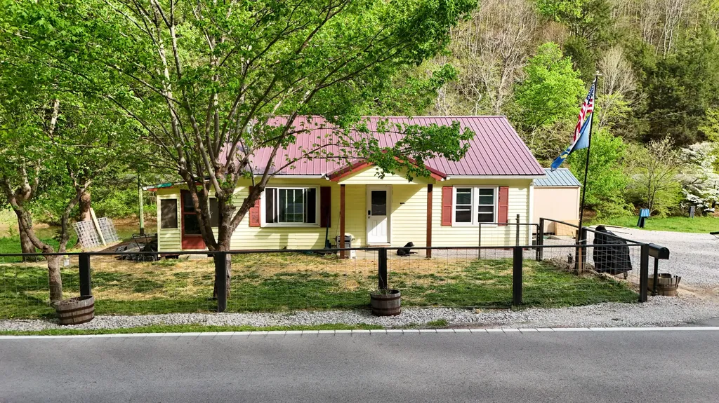 11328 Ky-11 Woollum KY 40906
