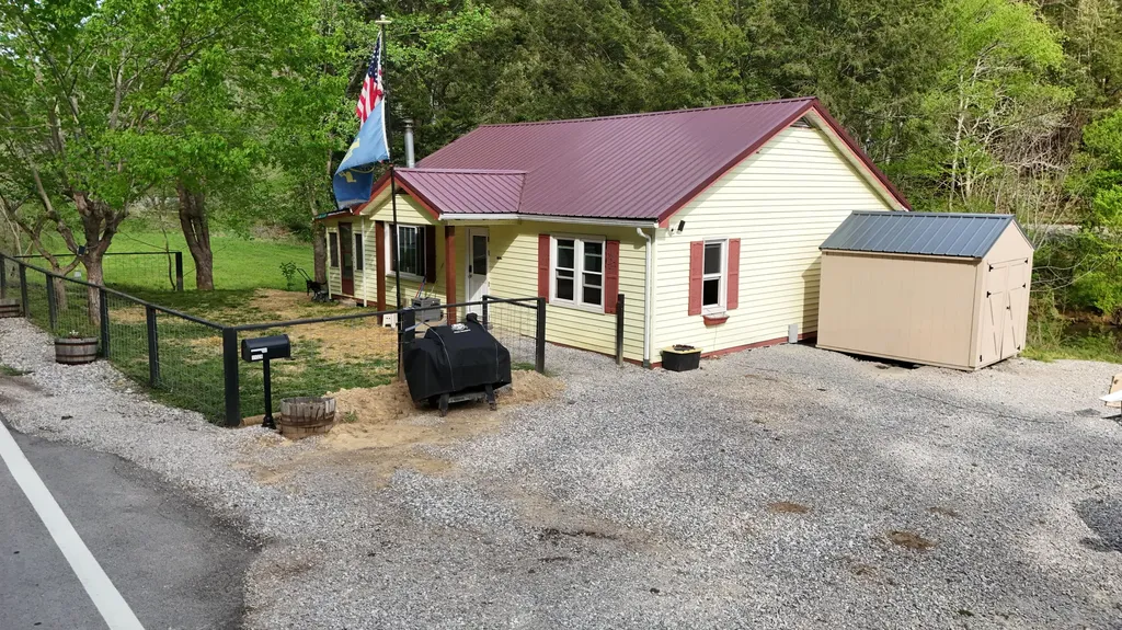 11328 Ky-11 Woollum KY 40906
