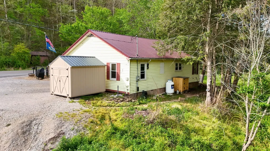 11328 Ky-11 Woollum KY 40906