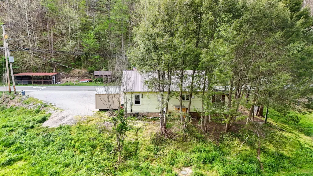 11328 Ky-11 Woollum KY 40906