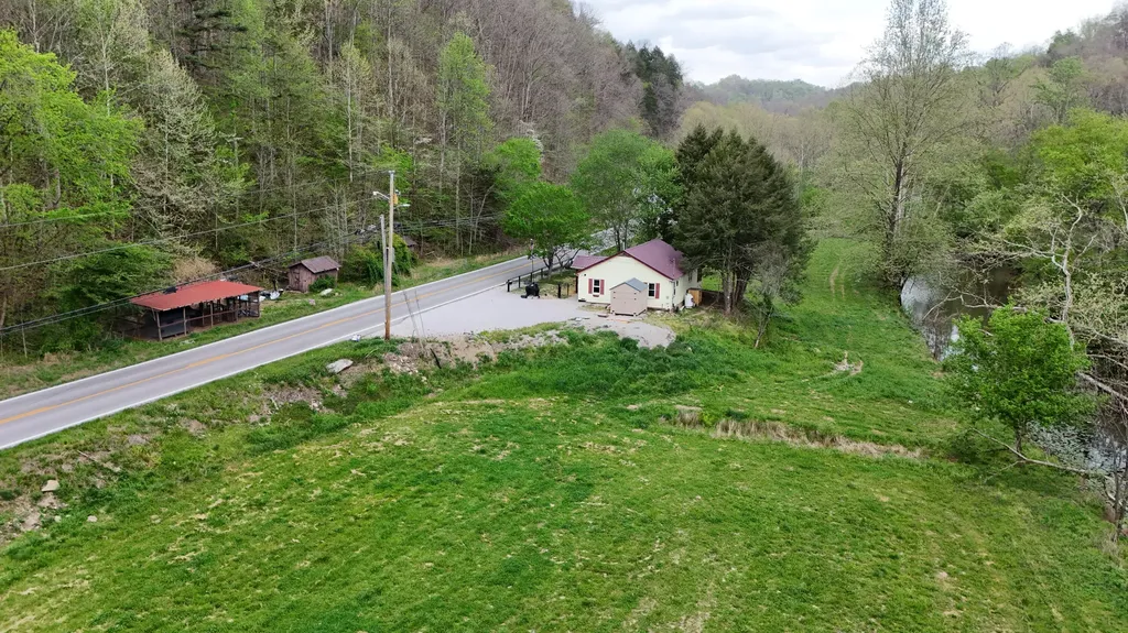11328 Ky-11 Woollum KY 40906