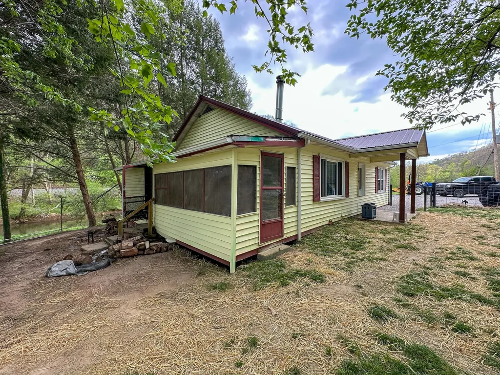 11328 Ky-11 Woollum KY 40906