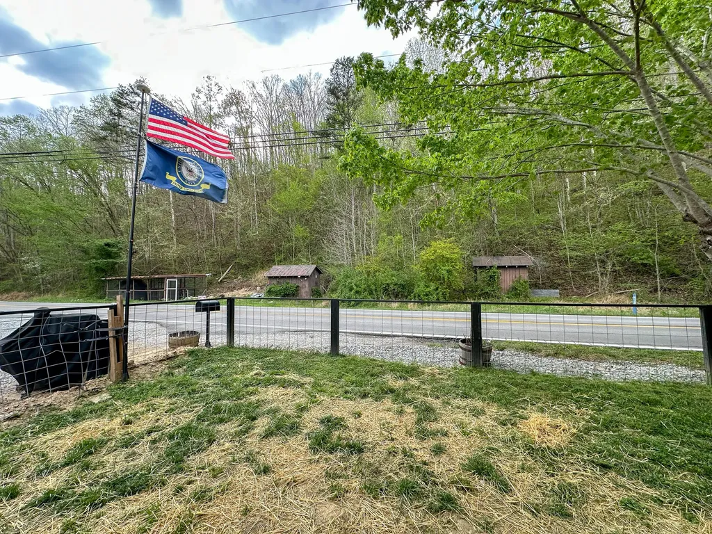 11328 Ky-11 Woollum KY 40906