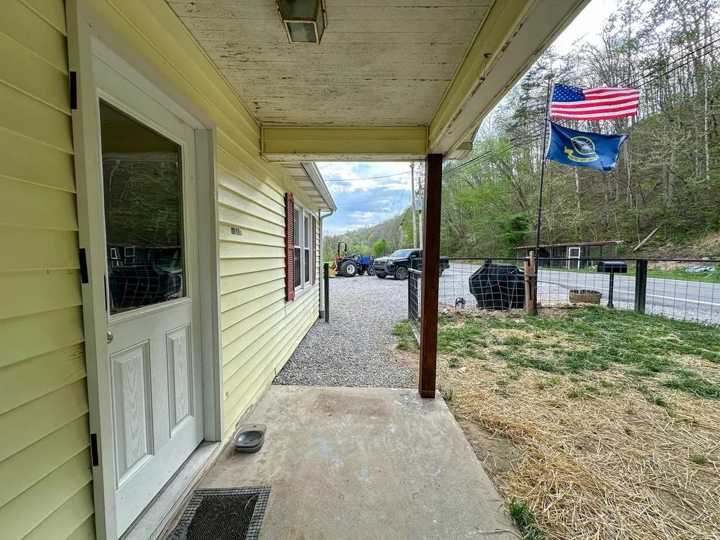 11328 Ky-11 Woollum KY 40906
