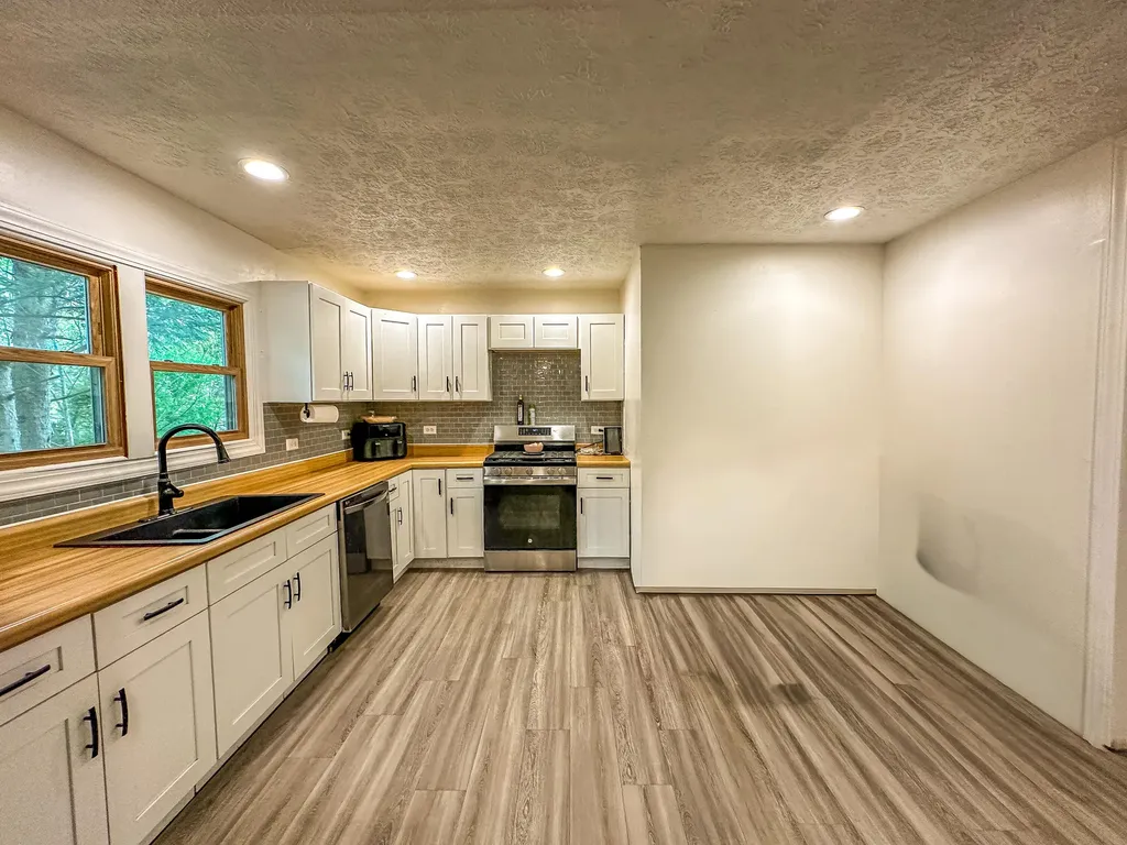 11328 Ky-11 Woollum KY 40906
