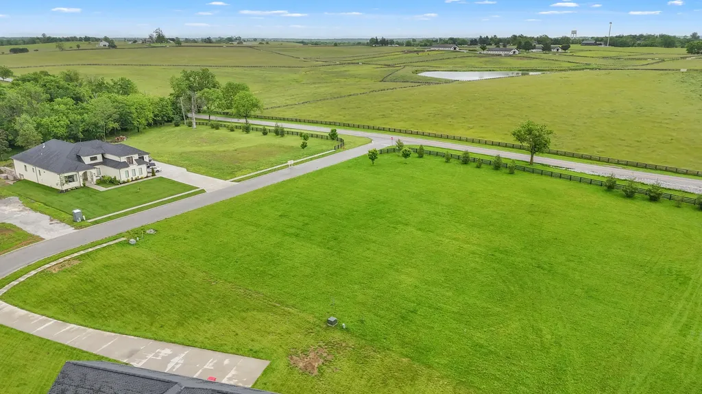 2222 Lesley Trail Wilmore KY 40390